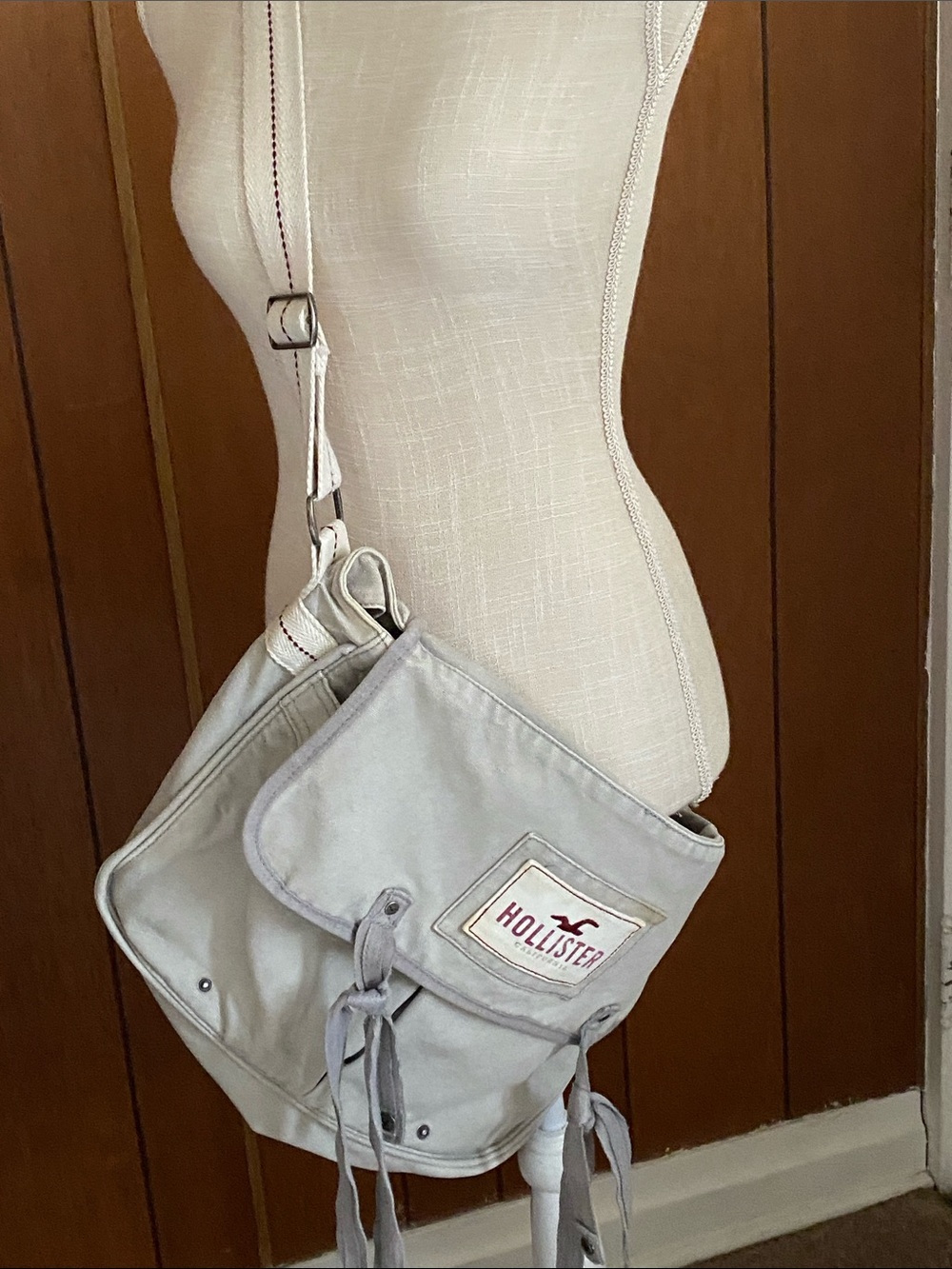 Hollister Vintage YK2 Neutral Grey Canvas Messenger Bag with Adjustable Strap - Picture 4 of 16